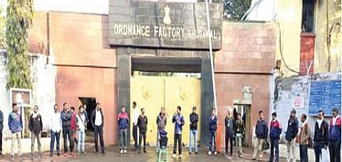 आयुध निर्माणी आजपासून महामंडळात