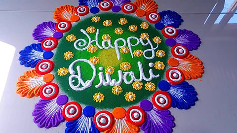 Diwali Festival 2021 : सणांवेळी दारासमोर रांगोळी का काढतात? जाणून घ्या...