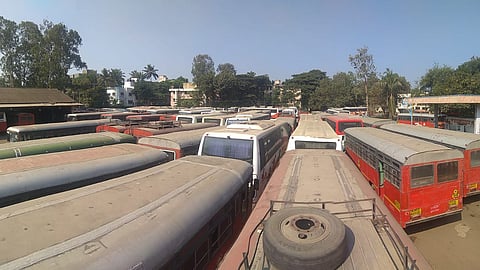 सांगली : एसटीचे चाक थांबले...