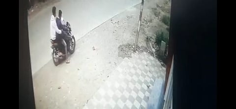 खडकवासला येथे भरदिवसा लॅपटॉप आणि प्रिंटर चोरी; घटना सीसीटीव्ही कॅमेऱ्यात कैद