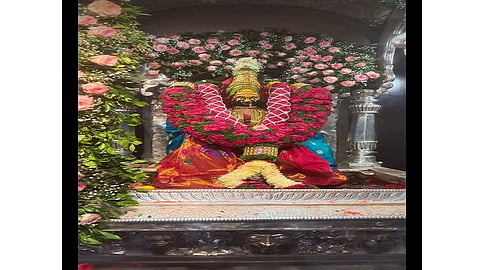 तुळजापूर (जि.उस्मानाबाद) : तुळजाभवानी माता मंदिरात गुरूवारी (ता.सात) घटस्थापना करण्यात आली.