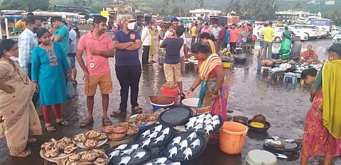 खा की खा! मासे खरेदीसाठी हर्णे बंदरावर खवय्यांची तुफान गर्दी