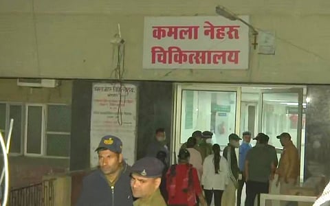 कमला नेहरु रुग्णालयात आग; ४ चिमुकल्यांचा मृत्यू