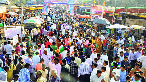जत्रा पांगली; जगणं मुश्कील झालं!