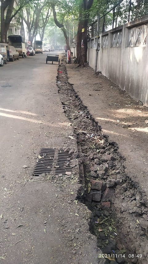 खड्डे ठरताहेत त्रासदायक