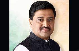 सार्वजनिक बांधकाम मंत्री अशोक चव्हाण