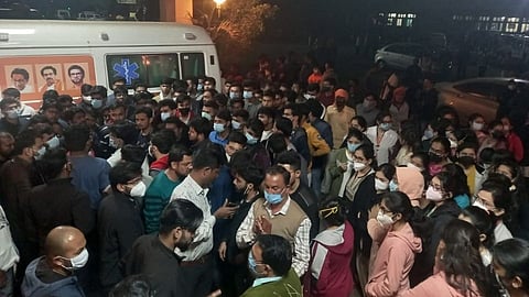 वैद्यकीय महाविद्यालय परिसरातील घटनेने खळबळ