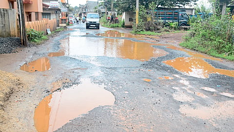 Belgaum : शहरातील रस्त्यांची चाळण