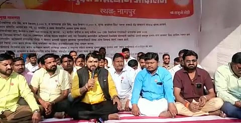 तुपकरांच्या अन्नत्याग आंदोलनाला हिंसक वळण; तहसीलदारांची गाडी पेटवली