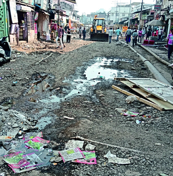 प्रभाग १४ मध्ये सुरू असलेले रस्त्याचे काम