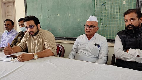 राष्ट्रीय महामार्ग विभागाचे अधिकारी व ग्रामस्थ यांची बैठक