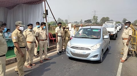 महाराष्ट्रातून कर्नाटकात जाणाऱ्या वाहनांवर नजर