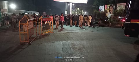धर्मवीर संभाजी चौकात दगडफेक; चौकाचौकात पोलिस फौजफाटा तैनात; कन्नडिगांविरुद्ध जोरदार घोषणाबाजी