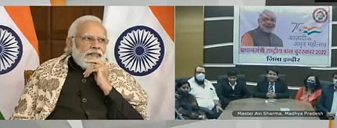 VIDEO: तुझ्यात बालपण राहिलंय का? मोदींनी प्रश्न विचारताच त्याने गीता सुरू केली!