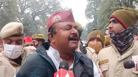 तिकीट कापल्याचं कळलं आणि अंगावर पेट्रोल ओतलं, सपाचे नेते आक्रमक