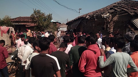 नागरिकांनी केलेली गर्दी