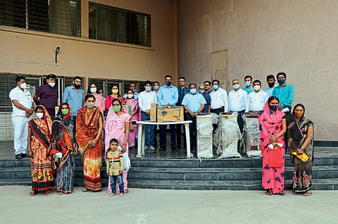 bharari foundation self employment tools to women from farming families jalgaon