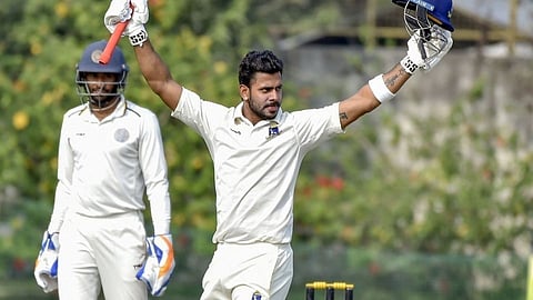 Bengal Sports Minister Manoj Tiwary Playing in Ranji Trophy Match aas86