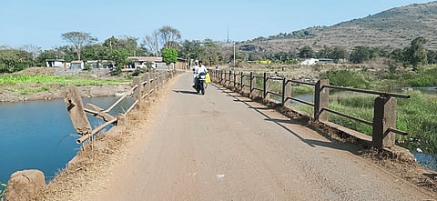 वडिवळे पुलावर संरक्षक कठडे
त्वरित बसविण्याची मागणी