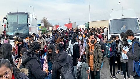 युक्रेनमध्ये आणखी एका भारतीयाला लागली गोळी; हॉस्पिटलमध्ये दाखल