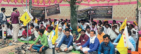 आदिवासींवर चुकीच्या धोरणांमुळे अन्याय; आदीवासी परिषदेचा आराेप