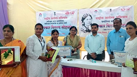 akola zilla parishad Health workers awarded Florence Nightingale Award