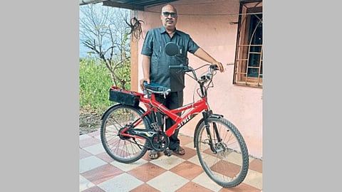 सातारा : शिक्षकाने बनवली इलेक्ट्रॉनिक सायकल