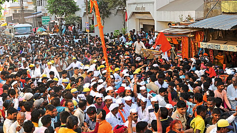 people crowd coming from Khandesh on occassion of Kirti Dhwaja at Saptashring gad Nashik News