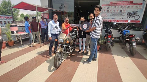 zomato delivery boy bought bike through crowdfunding