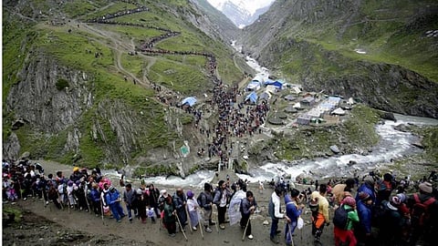 अमरनाथला जाताय? प्रवास सुखकर होण्यासाठी 'या' 10 गोष्टी लक्षात ठेवा