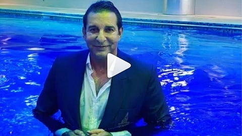 wasim akram swimming pool Viral Video