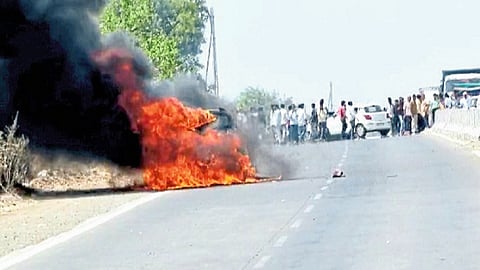 Burning Car In Aurangabad