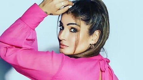 Raveena Tandon hits back at troll who compared her with Sonam Kapoor