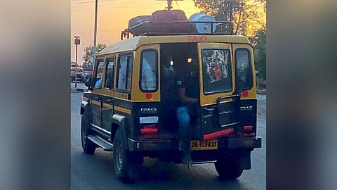 Akola illegal four wheeler passenger transport