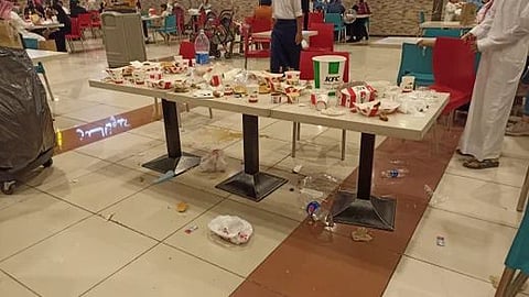 littering on table