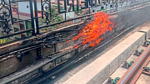 Nagpur Fire at Ajni station 10 lakh cable burnt Metro stopped