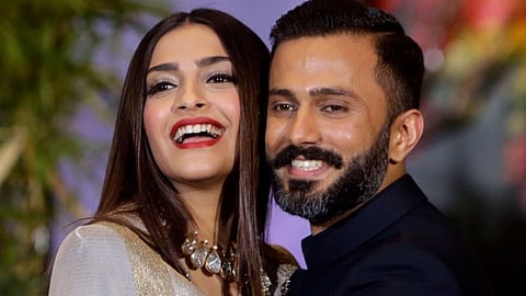 Actress Sonam Kapoor Fall in love with Anand Ahuja in 2015