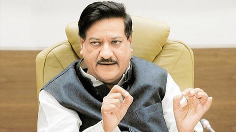 Prithviraj Chavan said, it would be a surprise if the Chief Minister took a U-turn in 24 hours