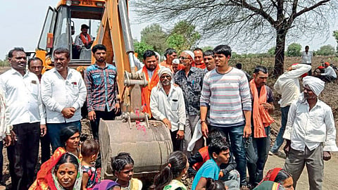हळदवाडी गावात जाण्यासाठी देश स्वातंत्र्यानंतरही रस्ता नाही