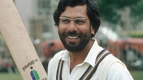 pakistan cricket legend zaheer abbas in icu london hospital corona patient london