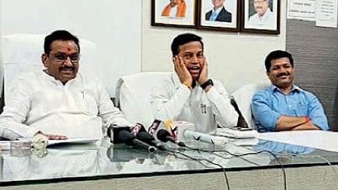 Panchayat Raj Samiti visit Vikram Kale Gathered 3 crore by giving target solapur