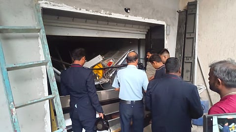 Testing of car parking lifts elevator collapse 4 workers injured mumbai
