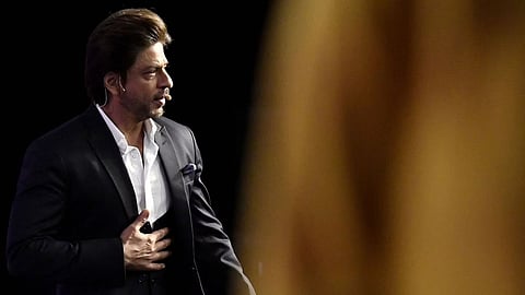 shahrukh khan iconic pose now a hashtag on twitter