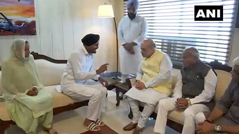 Sidhu Musewalas parents visit Amit Shah Demand for high level inquiry