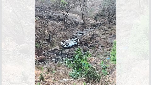 घोरवड घाटात कार कोसळली; एकाचा मृत्यू, 2 जखमी