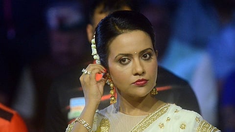amruta fadnavis in pune demand degnity and permission for prostitution as profession