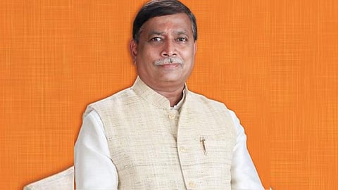 शिवसेना गटनेत्याची जागा घेणारे अजय चौधरी कोण आहेत?