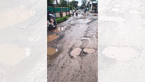 Manmad Potholes on FCI road.