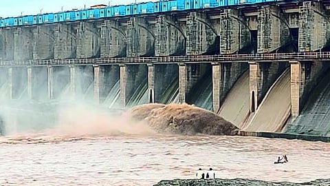 41 gates open of Hatnur Dam