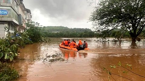Nanded Asana river Flood farmers agriculture loss